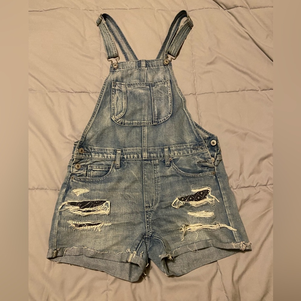 American Eagle Outfitters Tomgirl shortall overalls. Size small.